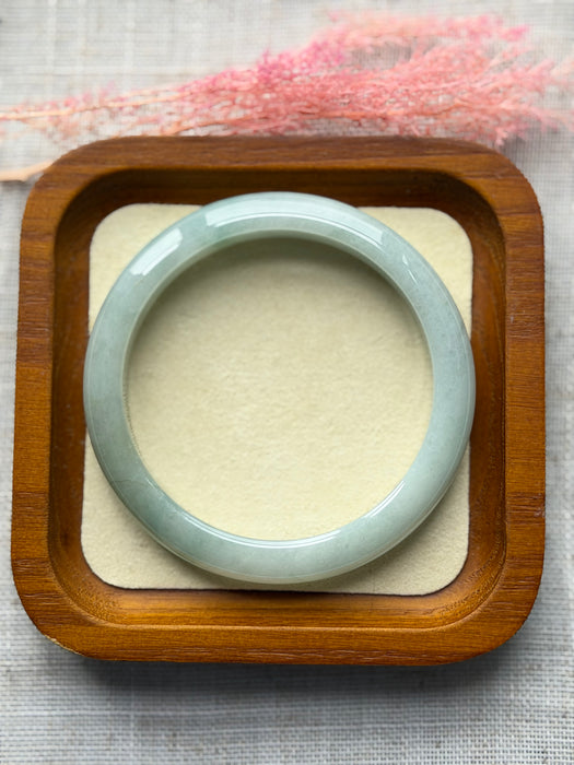 Round Green Jadeite Bangle
