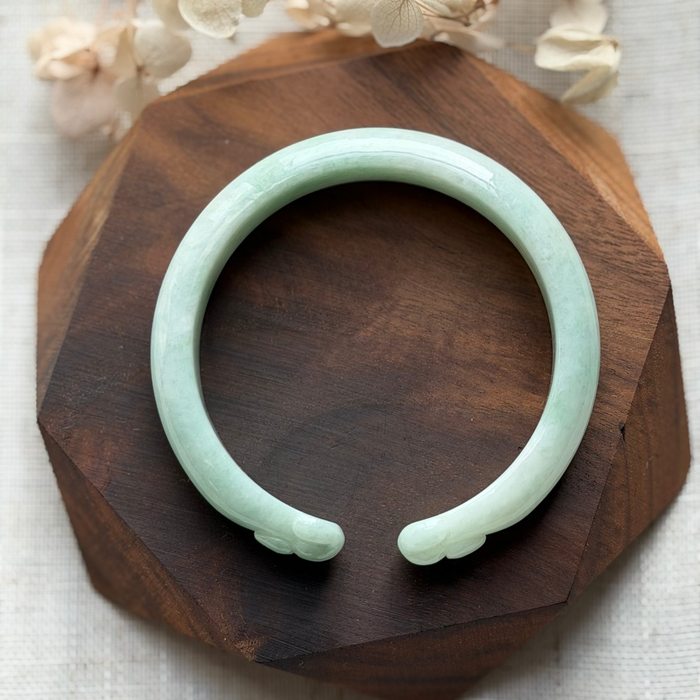 Cat Paw Jadeite Bangle
