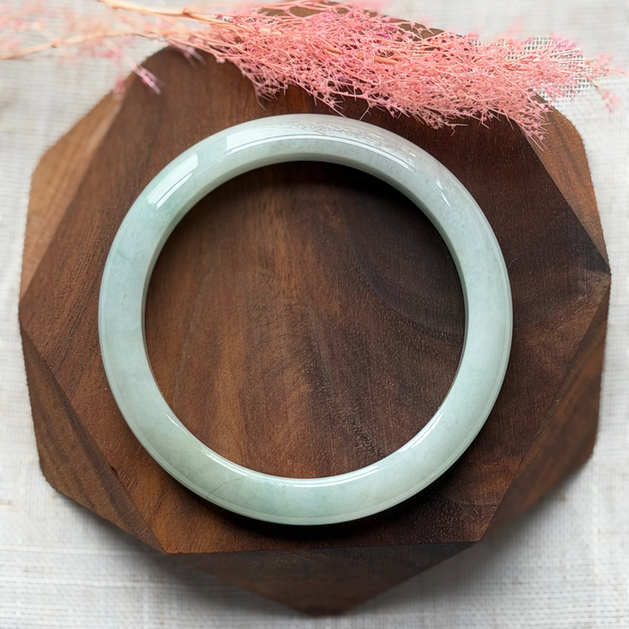 Round Green Jadeite Bangle