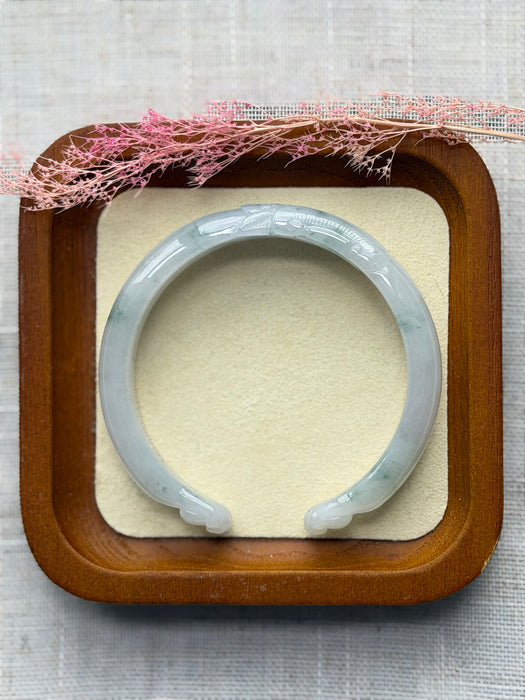White Cat Paw Jadeite Bangle