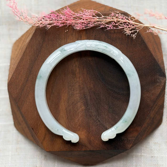 White Cat Paw Jadeite Bangle