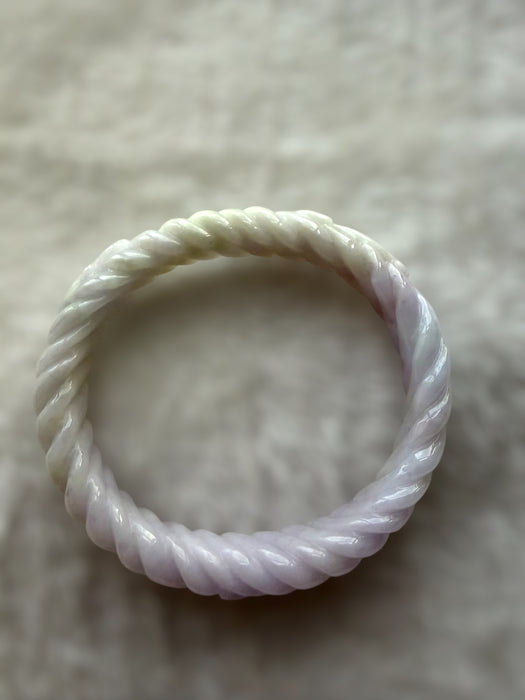 Oval Pleated Jadeite Bangle