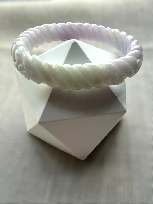Oval Pleated Jadeite Bangle