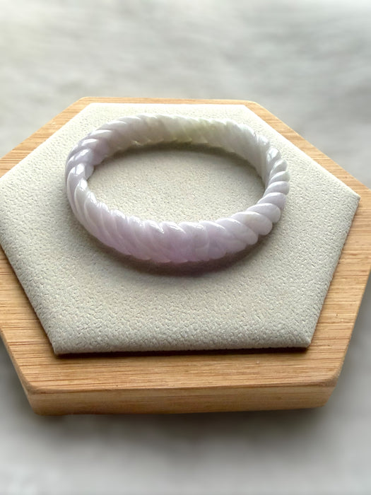 Oval Pleated Jadeite Bangle