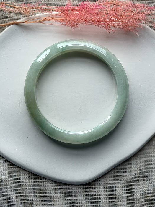 Round Green Jadeite Bangle